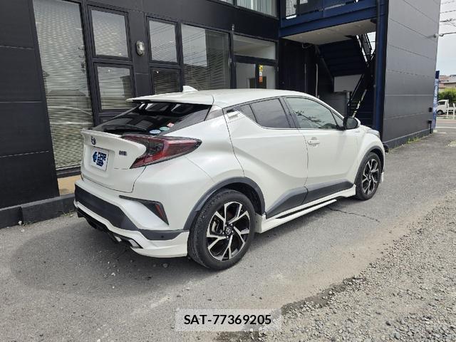Toyota C-HR 2017-08 8222914-6