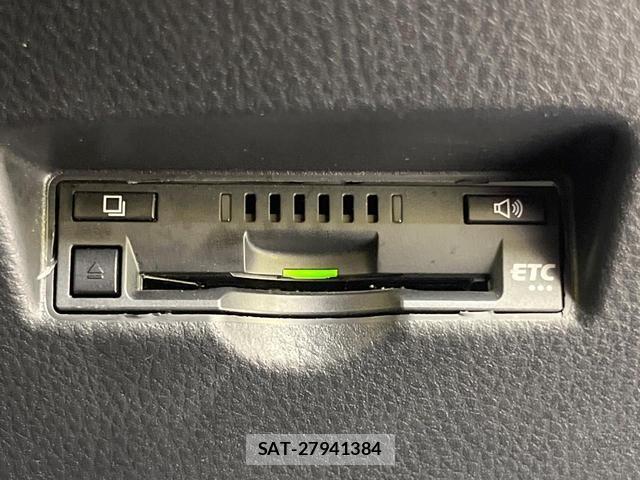 Toyota C-HR 2017-06 8224001-4