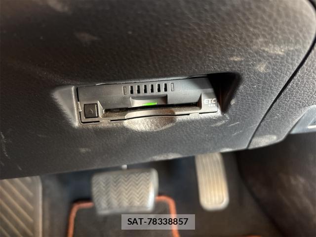 Toyota C-HR 2019-08 8224590-2