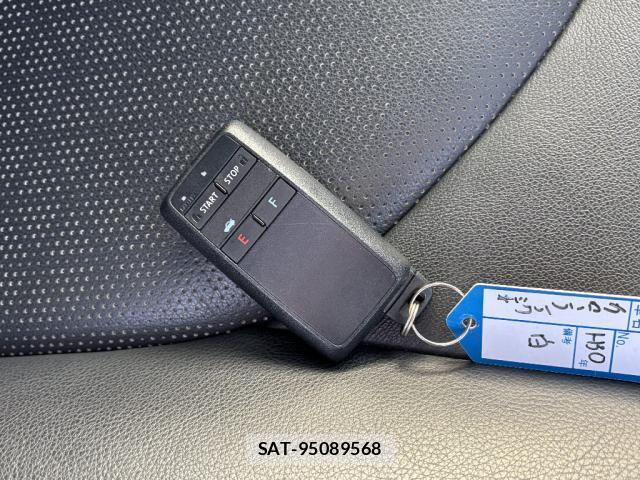 Toyota CAMRY 2019-04 8220444-6