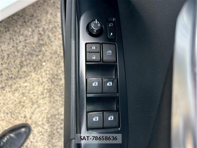 Toyota CAMRY 2017-12 8222593-17