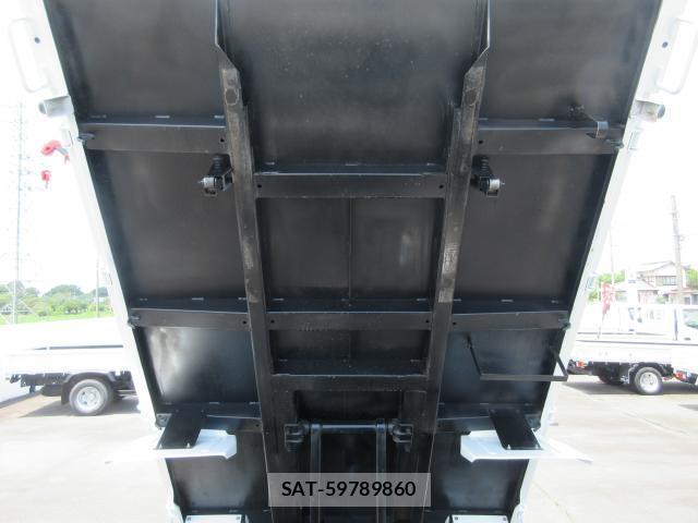 MITSUBISHI FUSO CANTER 2019-08 8216289-14