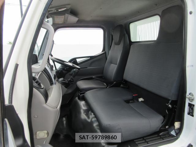 MITSUBISHI FUSO CANTER 2019-08 8216289-16
