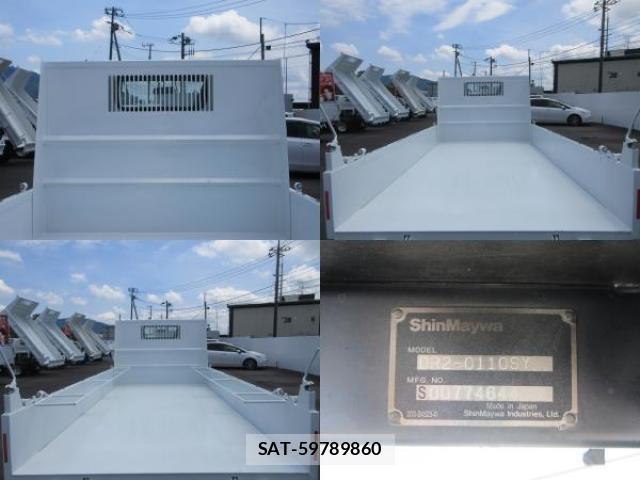 MITSUBISHI FUSO CANTER 2019-08 8216289-2