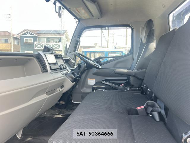 MITSUBISHI FUSO CANTER 2022-07 8218447-2