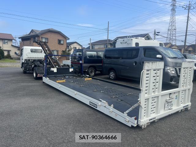 MITSUBISHI FUSO CANTER 2022-07 8218447-3