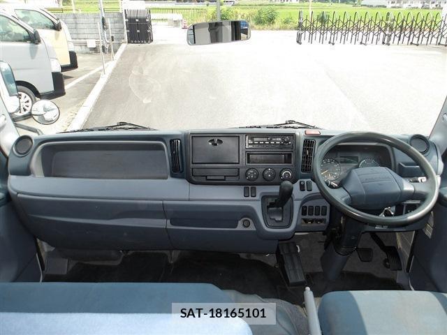 MITSUBISHI FUSO CANTER 2013-08 8218803-3