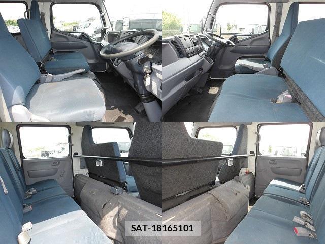 MITSUBISHI FUSO CANTER 2013-08 8218803-4