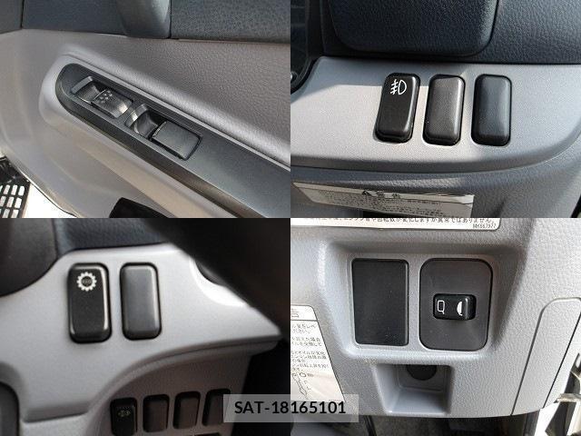 MITSUBISHI FUSO CANTER 2013-08 8218803-5