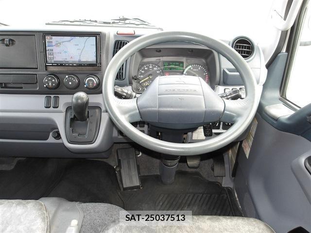 MITSUBISHI FUSO CANTER 2015-03 8218804-19
