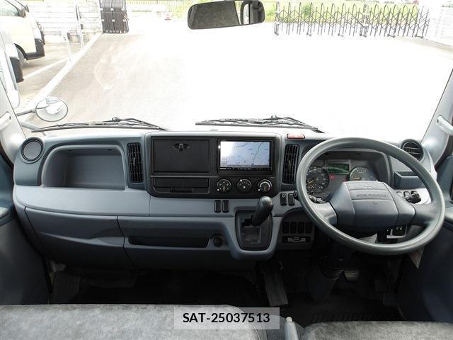 MITSUBISHI FUSO CANTER 2015-03 8218804-3