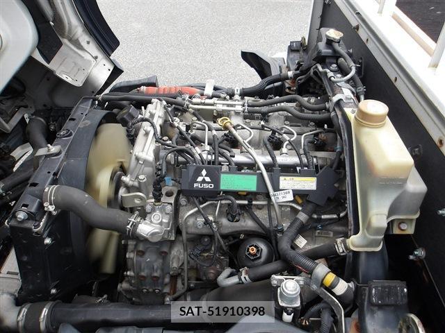 MITSUBISHI FUSO CANTER 2016-05 8218806-17