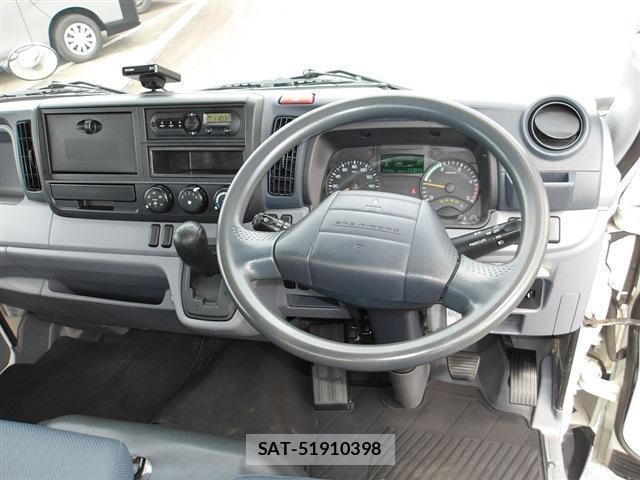 MITSUBISHI FUSO CANTER 2016-05 8218806-19