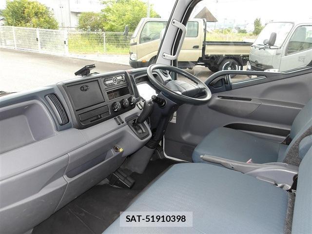 MITSUBISHI FUSO CANTER 2016-05 8218806-2