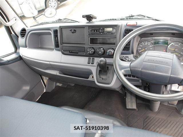 MITSUBISHI FUSO CANTER 2016-05 8218806-3