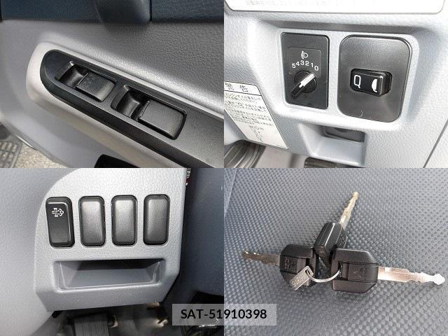 MITSUBISHI FUSO CANTER 2016-05 8218806-5
