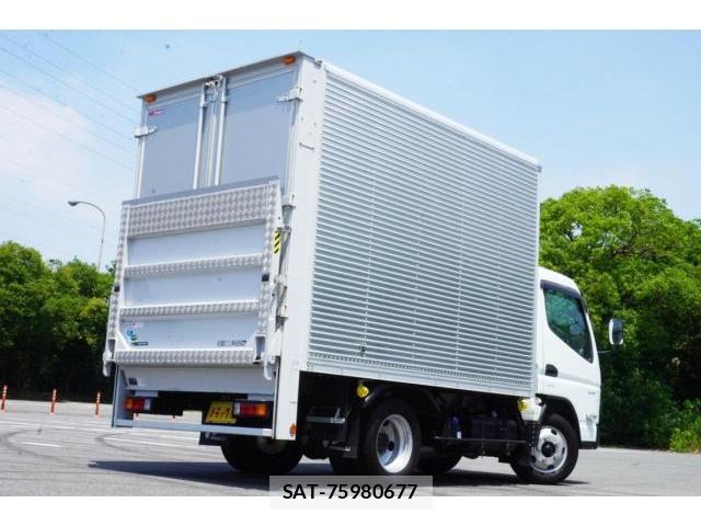 MITSUBISHI FUSO CANTER 2023-05 8219920-1