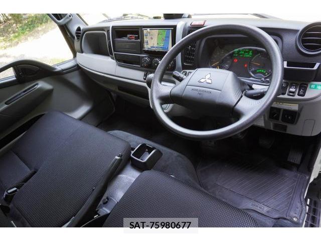 MITSUBISHI FUSO CANTER 2023-05 8219920-2