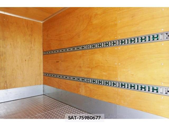 MITSUBISHI FUSO CANTER 2023-05 8219920-4