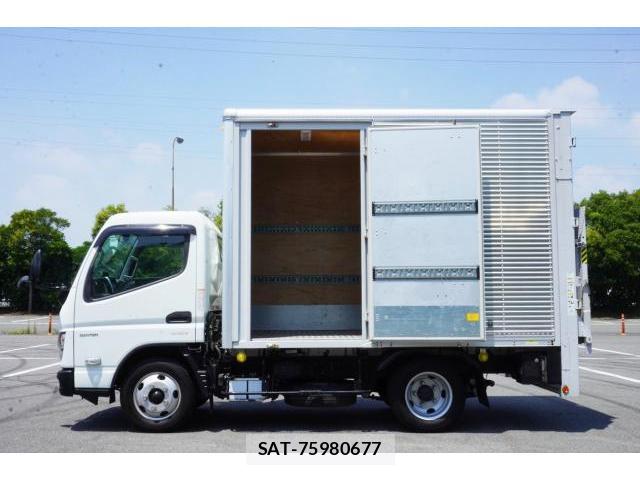 MITSUBISHI FUSO CANTER 2023-05 8219920-8