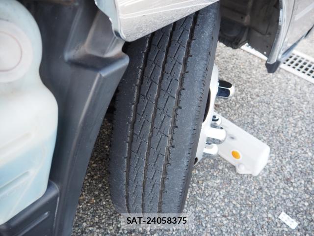 MITSUBISHI FUSO CANTER 2012-08 8220335-18