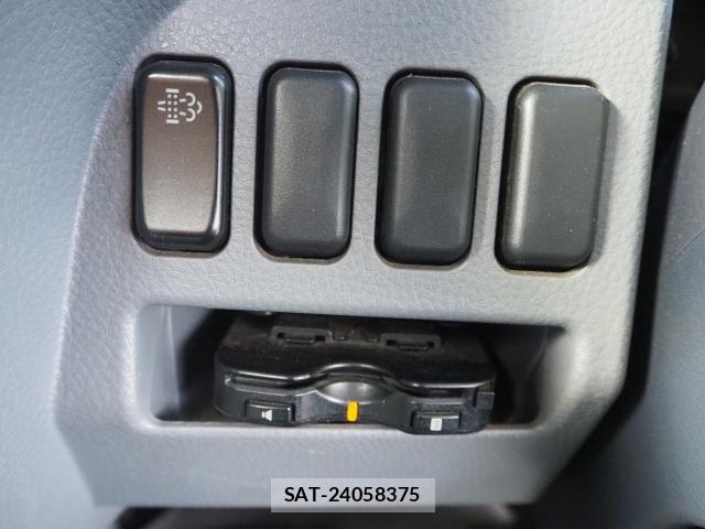 MITSUBISHI FUSO CANTER 2012-08 8220335-9