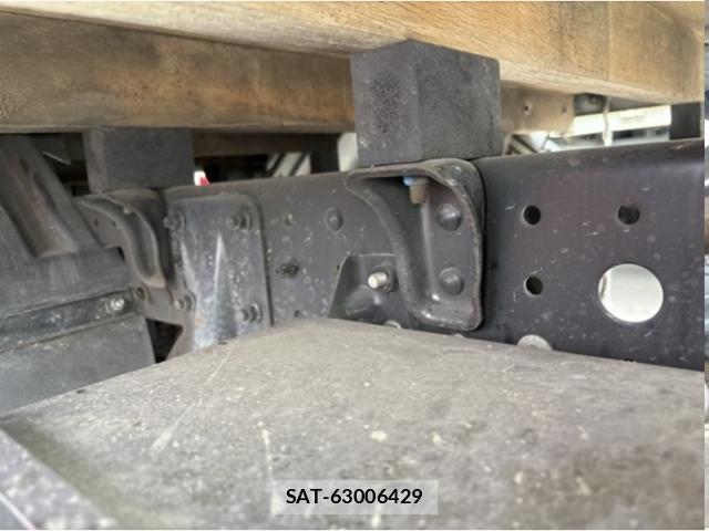 MITSUBISHI FUSO CANTER 2017-04 8221054-12