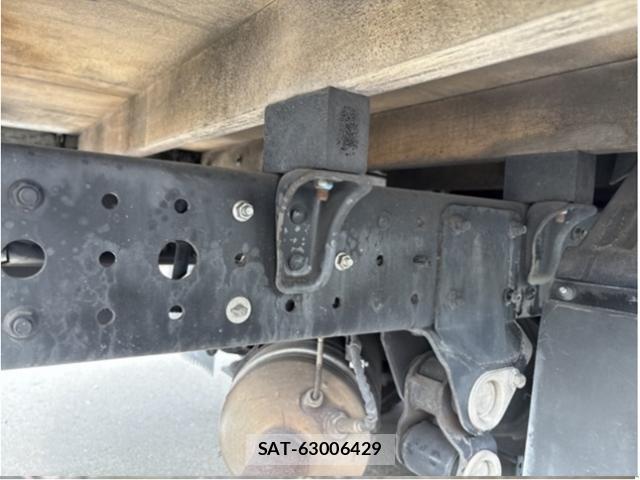 MITSUBISHI FUSO CANTER 2017-04 8221054-13
