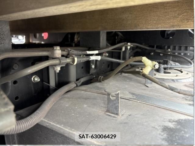 MITSUBISHI FUSO CANTER 2017-04 8221054-17