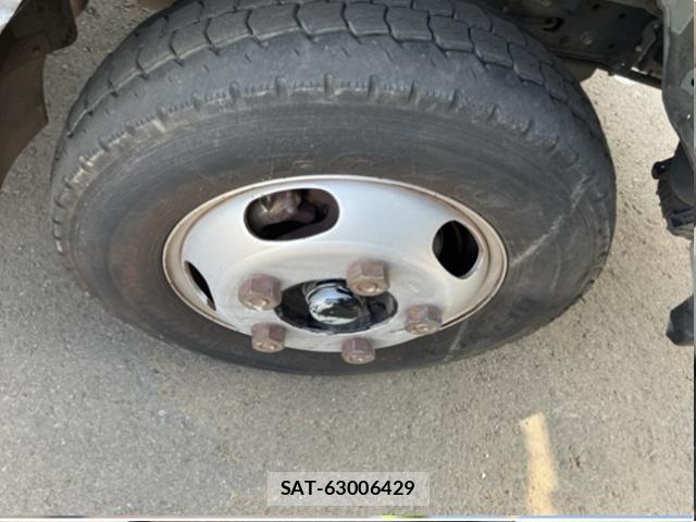 MITSUBISHI FUSO CANTER 2017-04 8221054-6