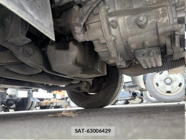 MITSUBISHI FUSO CANTER 2017-04 8221054-7