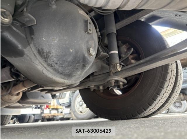 MITSUBISHI FUSO CANTER 2017-04 8221054-8