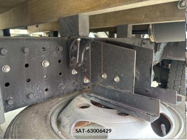 MITSUBISHI FUSO CANTER 2017-04 8221054-9
