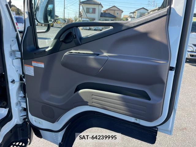 MITSUBISHI FUSO CANTER 2025-10 8224754-18