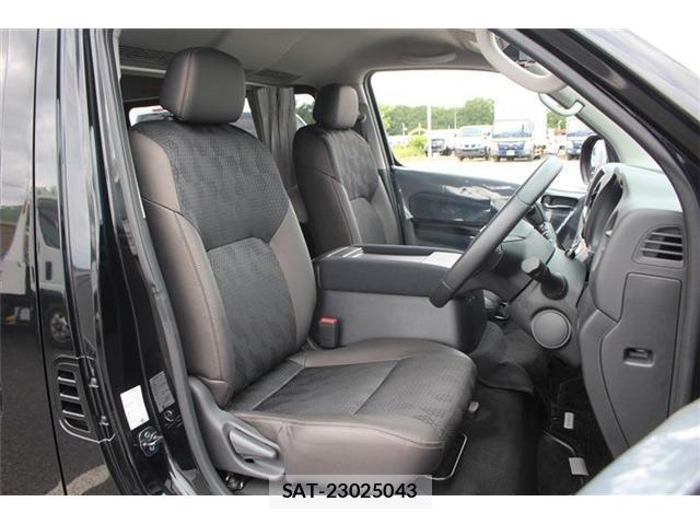 Nissan Caravan 2024-02 8222105-18