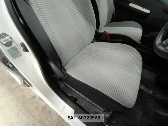 Mazda CAROL 2015-05 8218621-4