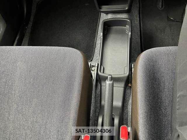 Mazda CAROL 2023-10 8221031-18