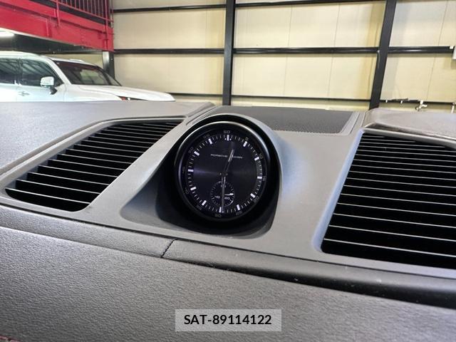 Porsche CAYENNE 2022-06 8223007-13