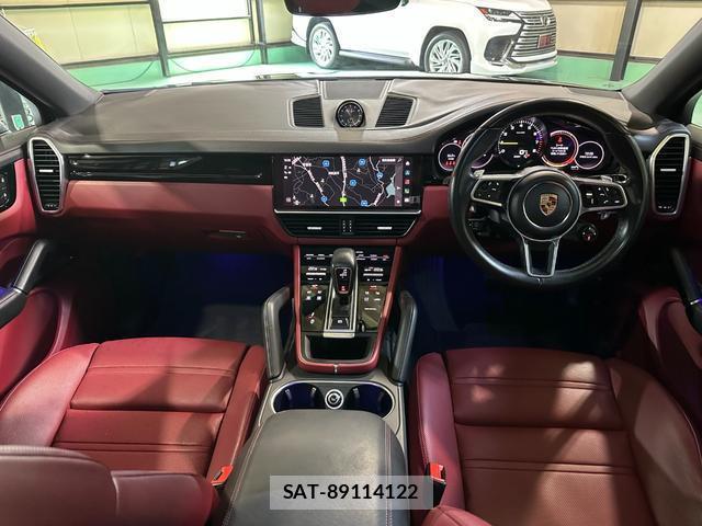 Porsche CAYENNE 2022-06 8223007-2