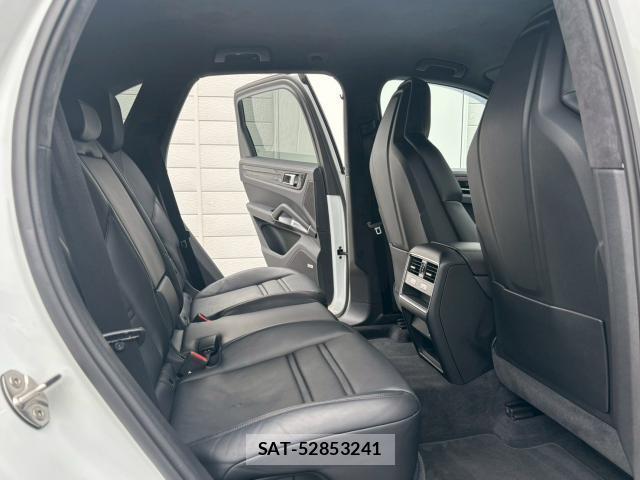 Porsche CAYENNE 2019-08 8221521-6