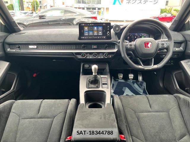 Honda CIVIC 2025-03 8219484-1
