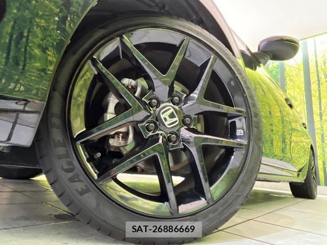 Honda CIVIC 2025-04 8220639-12