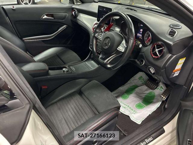 Mercedes Benz CLA-CLASS 2015-11 8218906-9