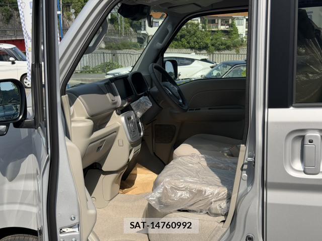 Nissan CLIPPER RIO 2026-05 8220915-17