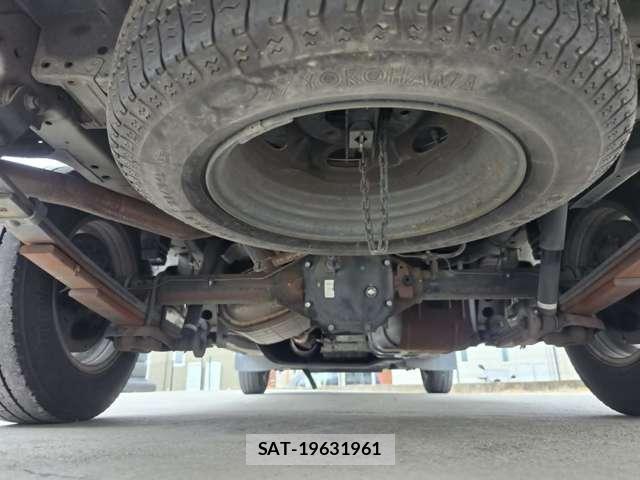 Isuzu COMO 2012-06 8222744-11