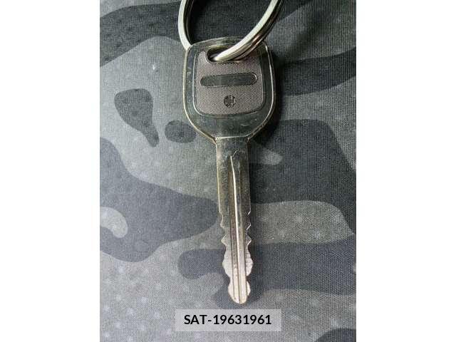 Isuzu COMO 2012-06 8222744-12