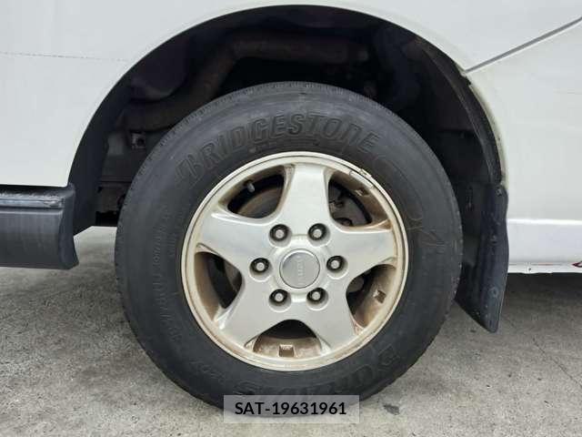 Isuzu COMO 2012-06 8222744-16