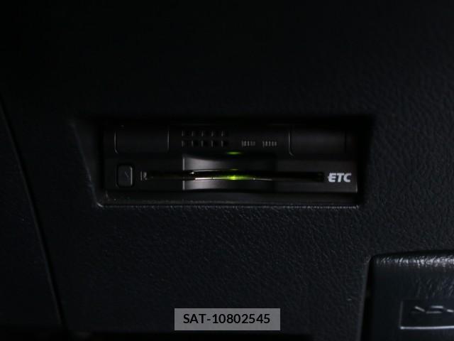 Toyota COROLLA AXIO 2015-09 8217267-16
