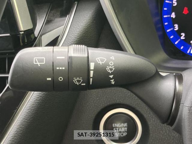 Toyota COROLLA TOURING 2021-07 8217209-16