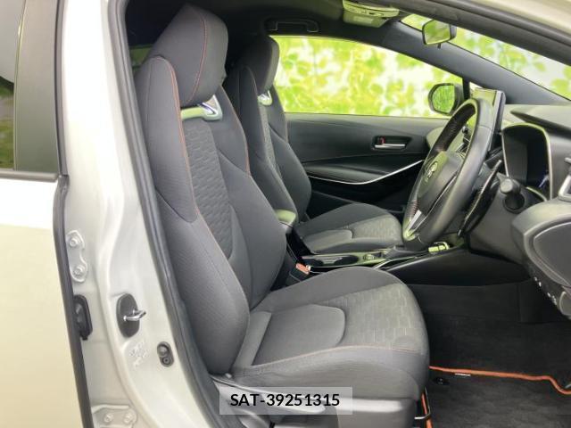 Toyota COROLLA TOURING 2021-07 8217209-3